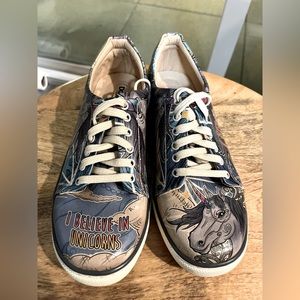 DOGO Shoes Women Vegan Leather Blue Purple I Believe In Unicorns Vegan 7.5 EUC